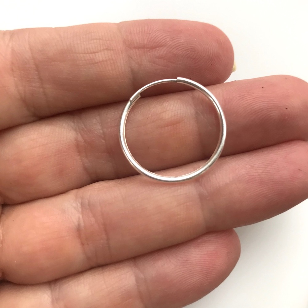 NWT Sterling silver endless hoop earrings, 21 mm - Picture 5 of 6